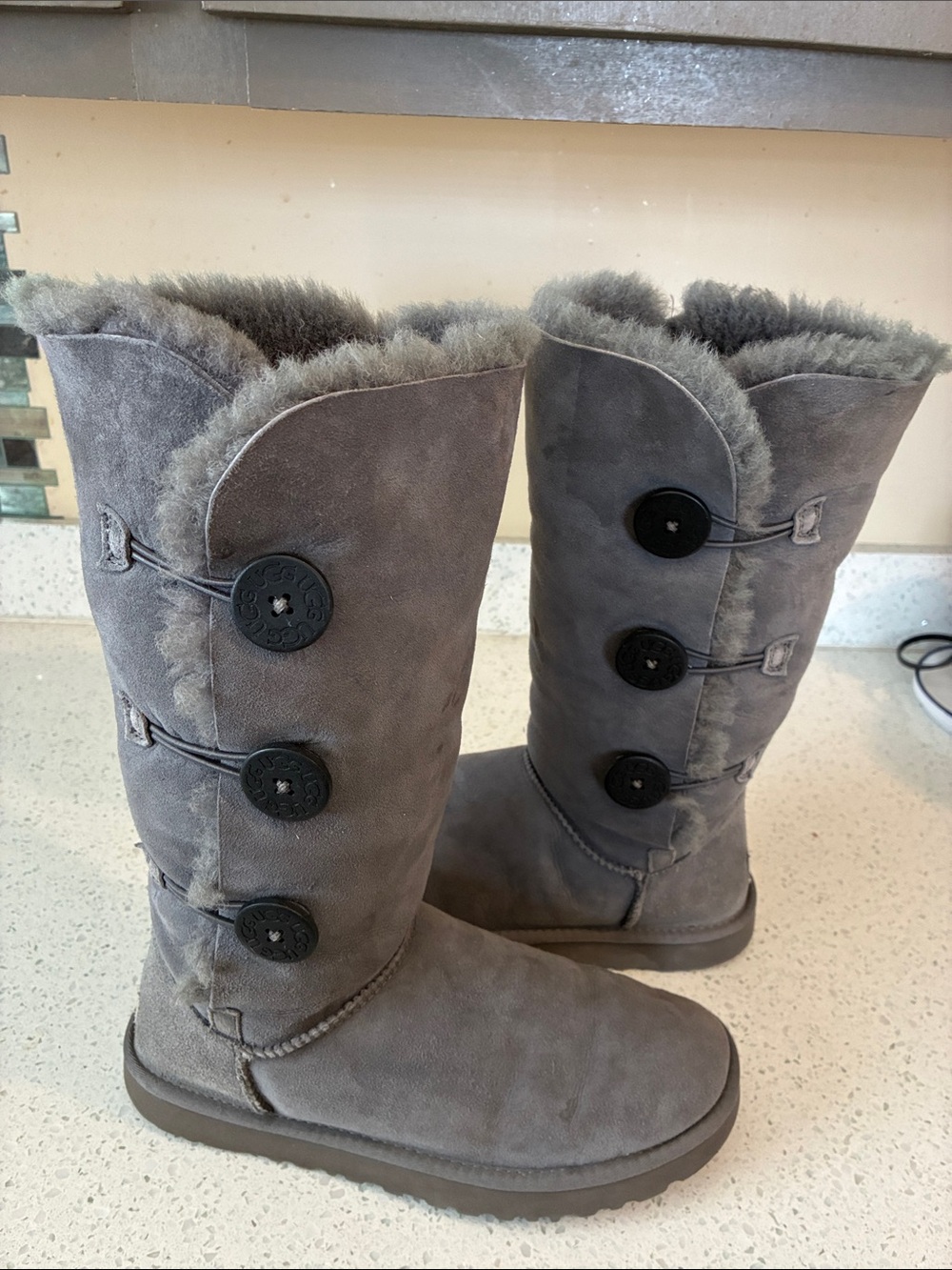 UGG BOOTS